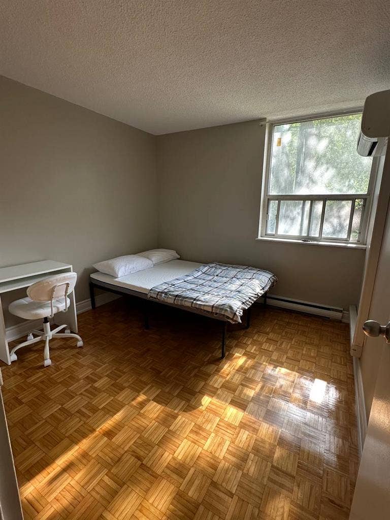 ✨ Room for Rent – Move-in Ready! ✨
