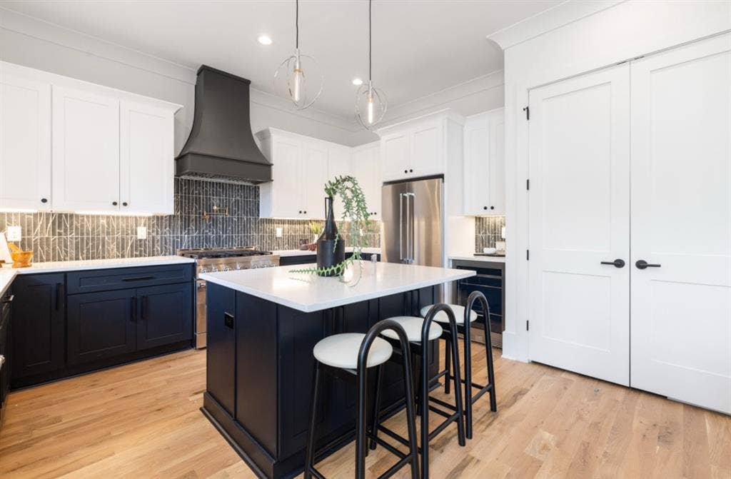 Professional female roommate wanted