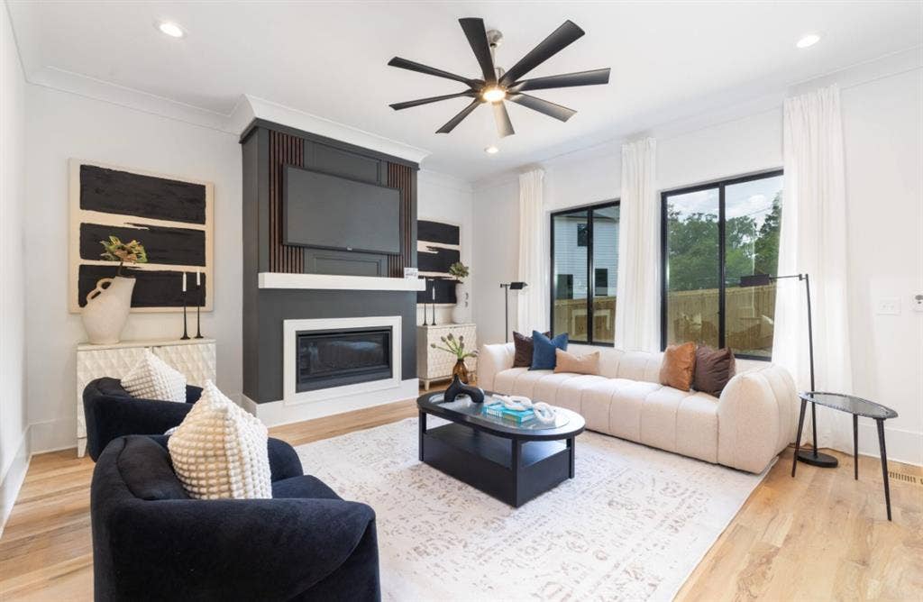 Professional female roommate wanted