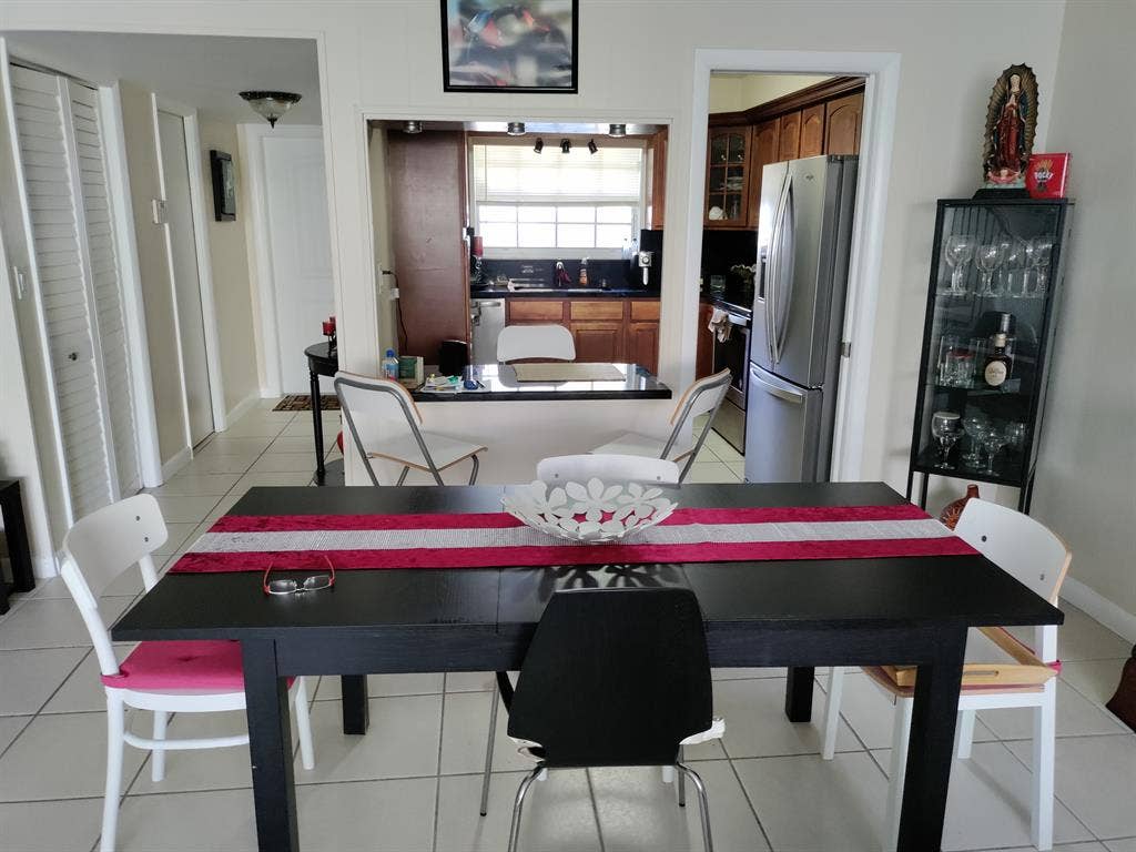 FULLY FURNISHED ROOM GREAT LOCATION