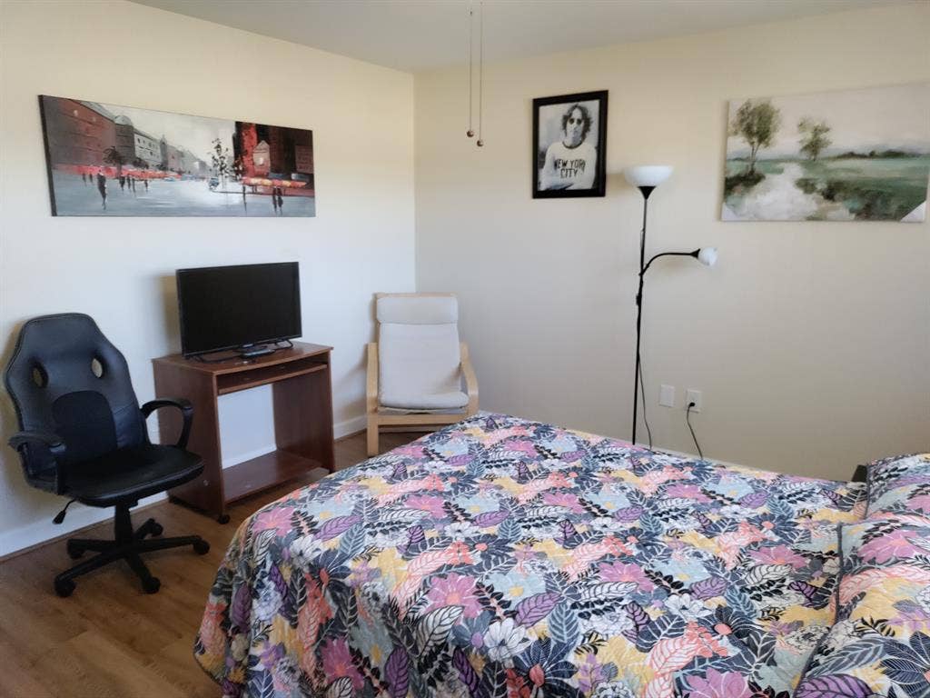 FULLY FURNISHED ROOM GREAT LOCATION
