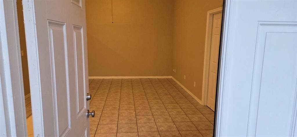 Furnished room including utilities