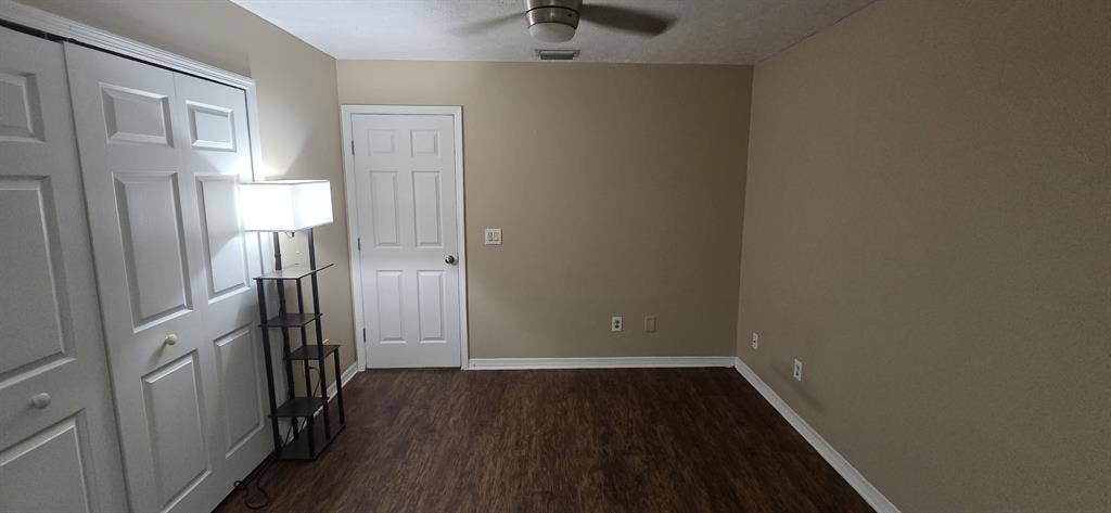 Furnished room including utilities