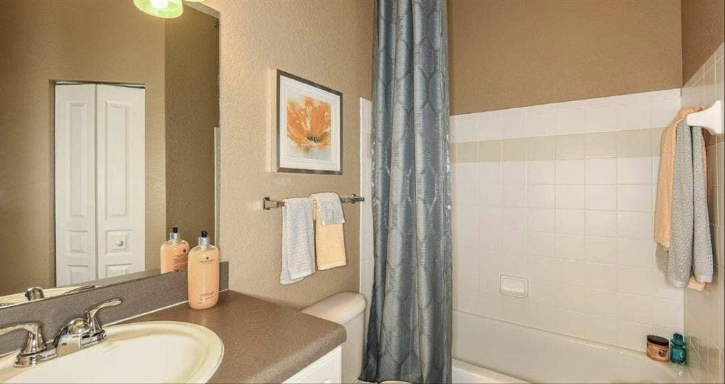 Master BR w/en suite bathroom