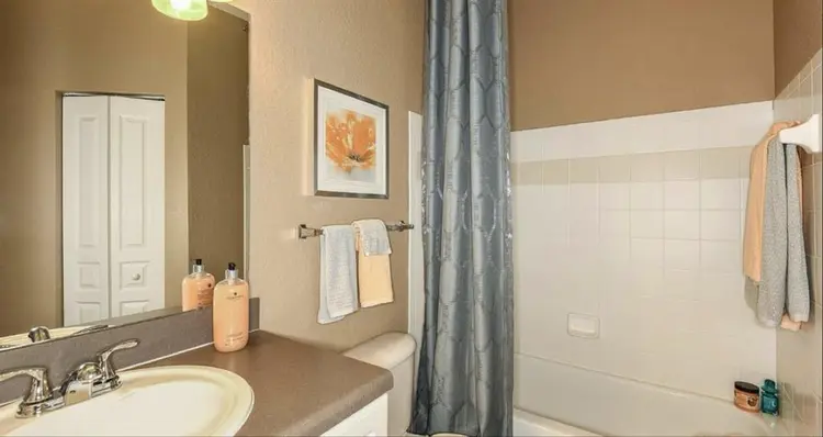Master BR w/en suite bathroom