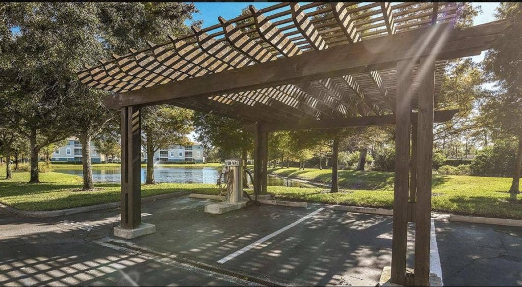 Master BR w/en suite bathroom