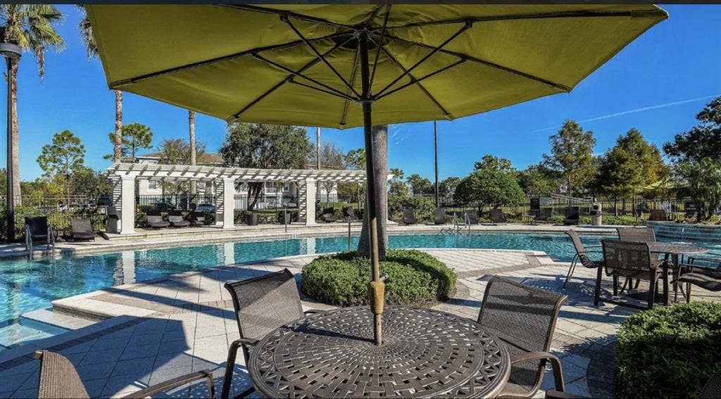 Master BR w/en suite bathroom