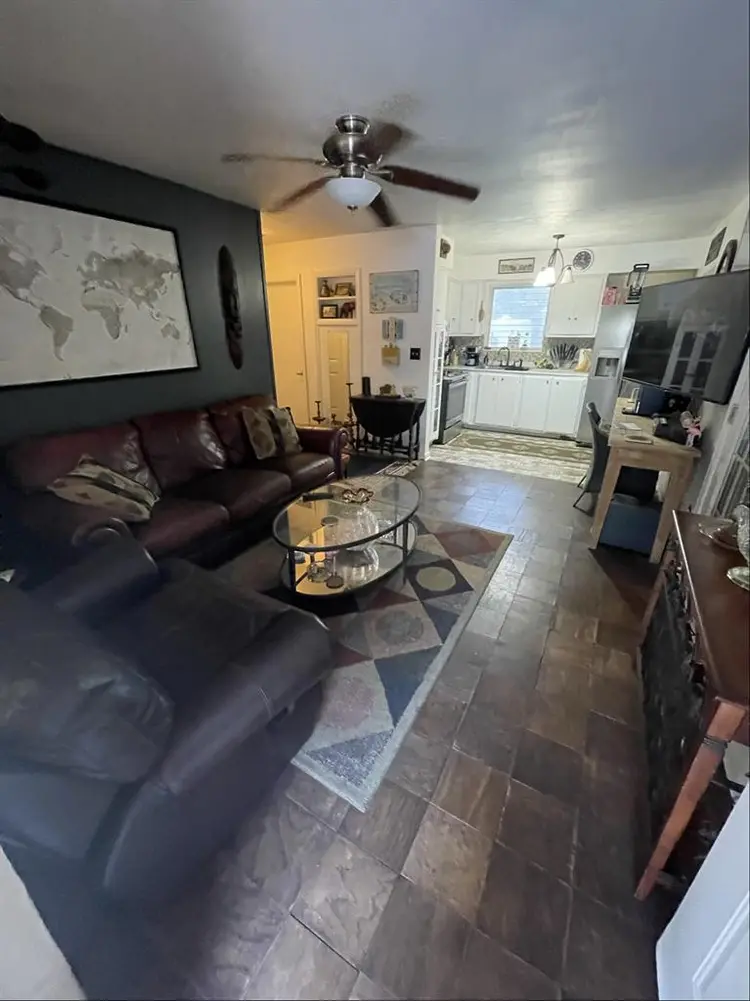 Mid-Century home with room for rent