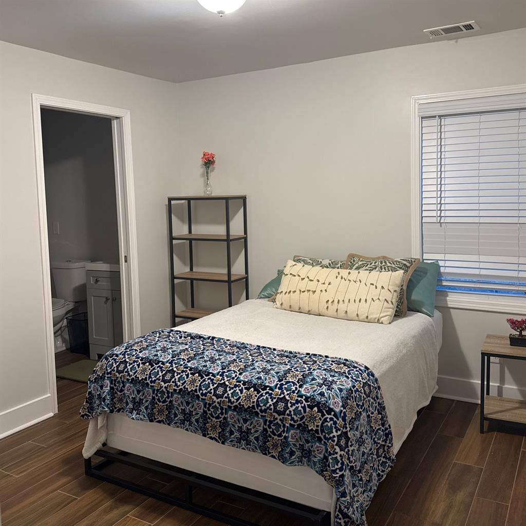 Looking for roomies for a house