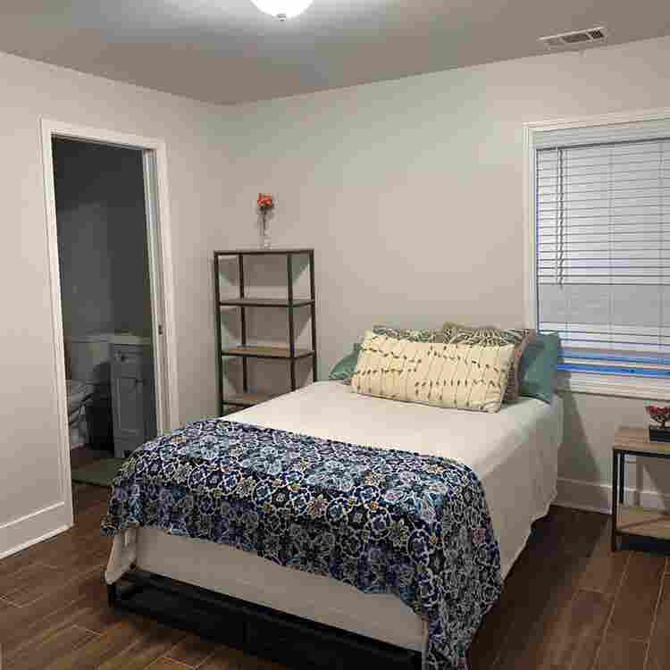 Looking for roomies for a house