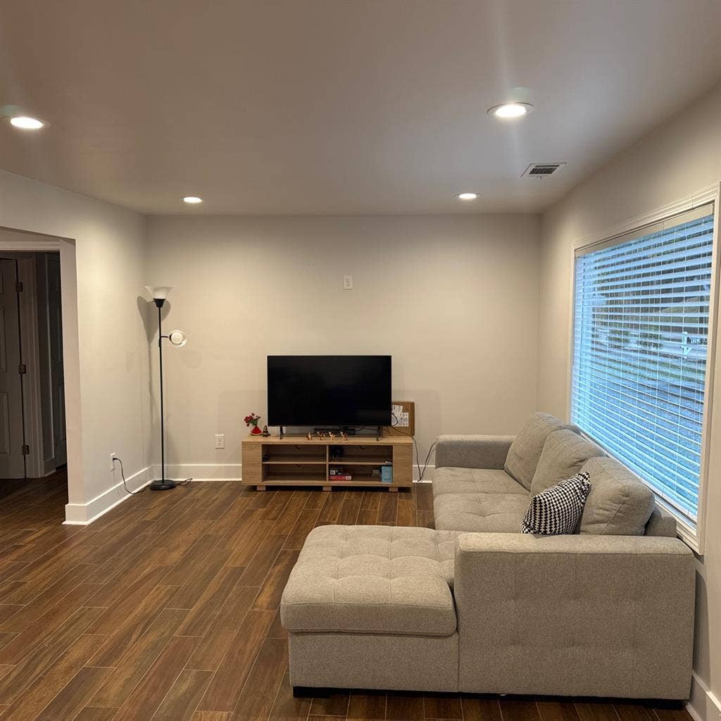 Looking for roomies for a house