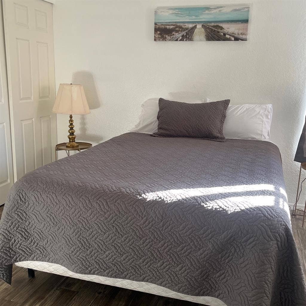 Looking for a Roomate.