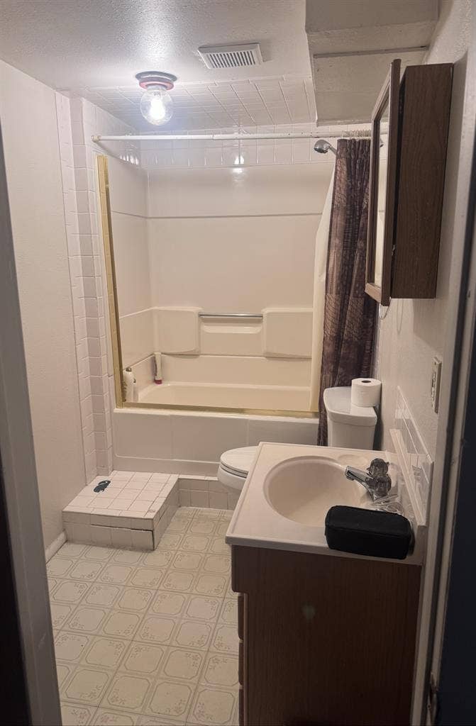 Castle Rock Private Bed and Bath!