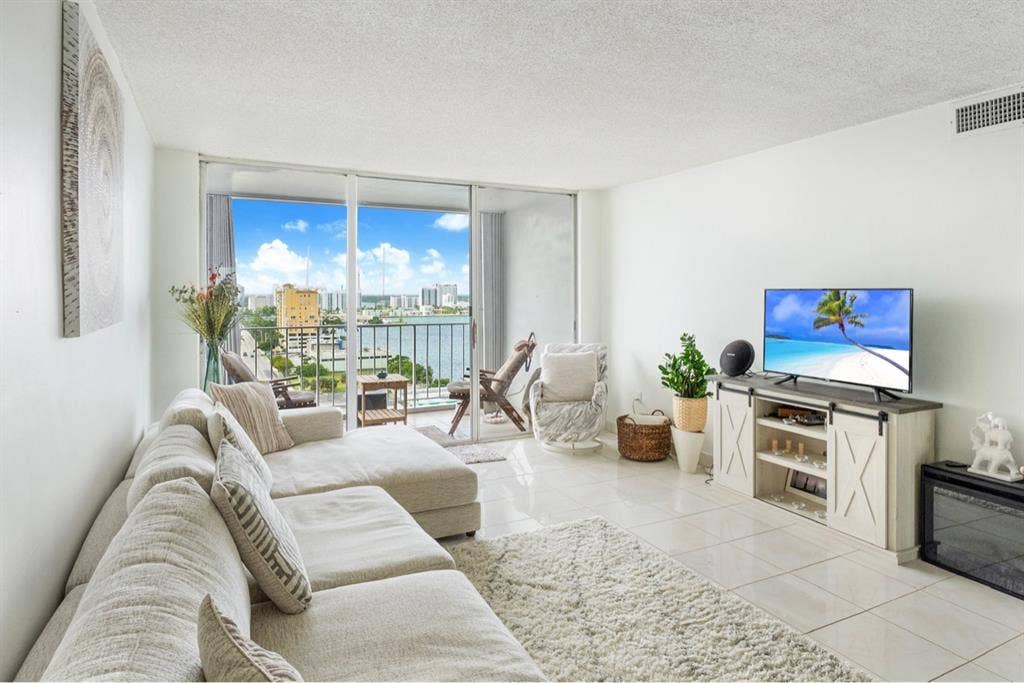 Miami Beach Room
 $ -