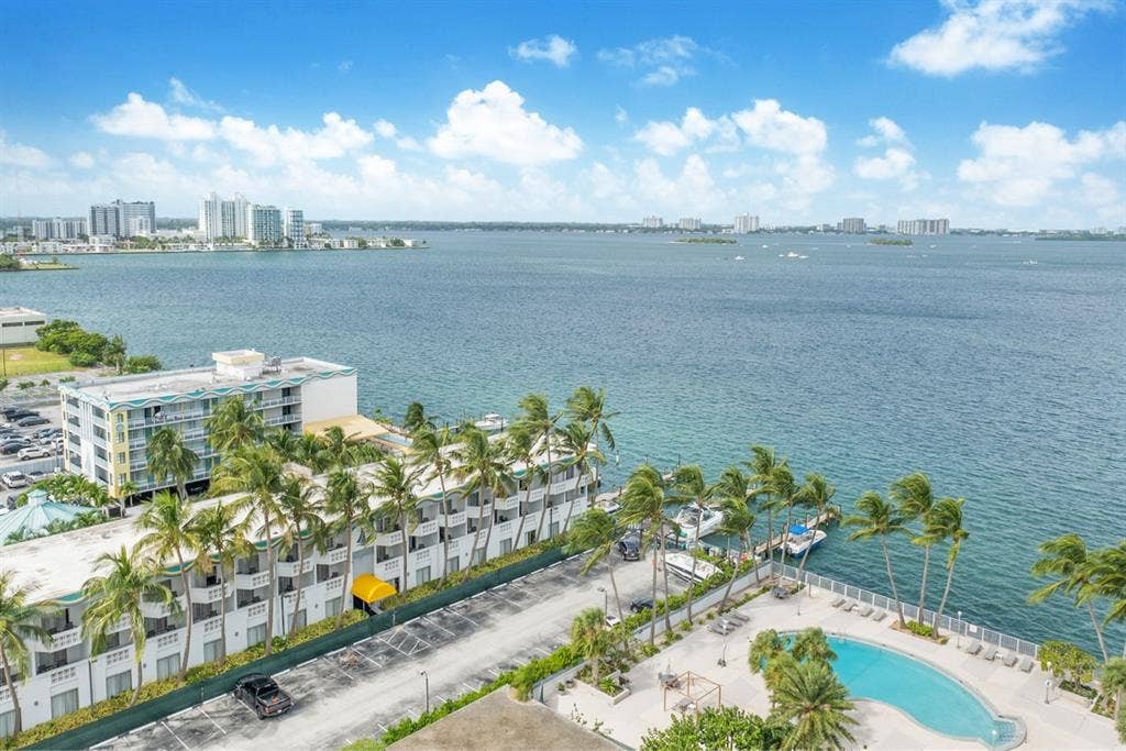 Miami Beach Room
 $ -