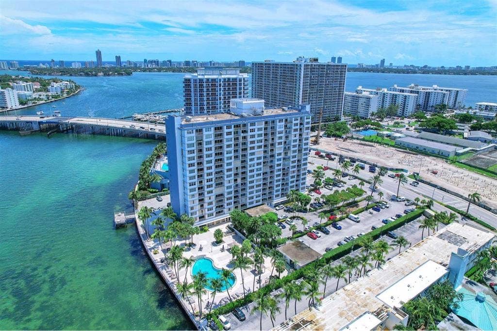 Miami Beach Room
$ -