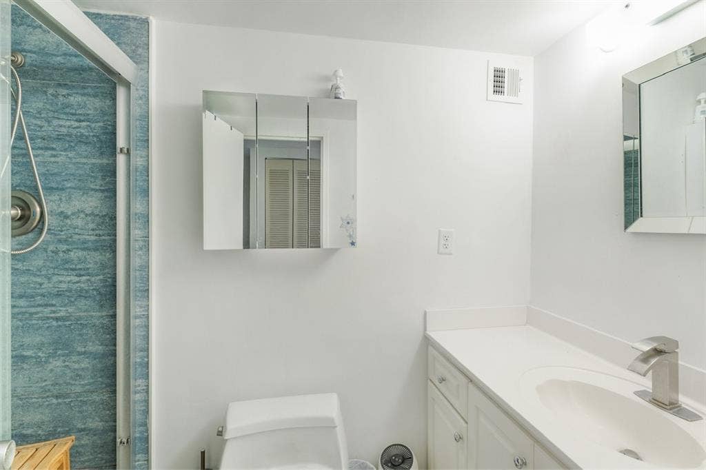 Miami Beach Room
 $ -