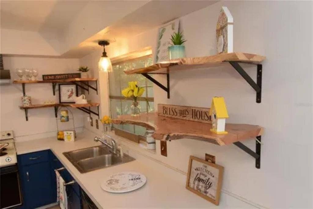 Room for rent $ all included