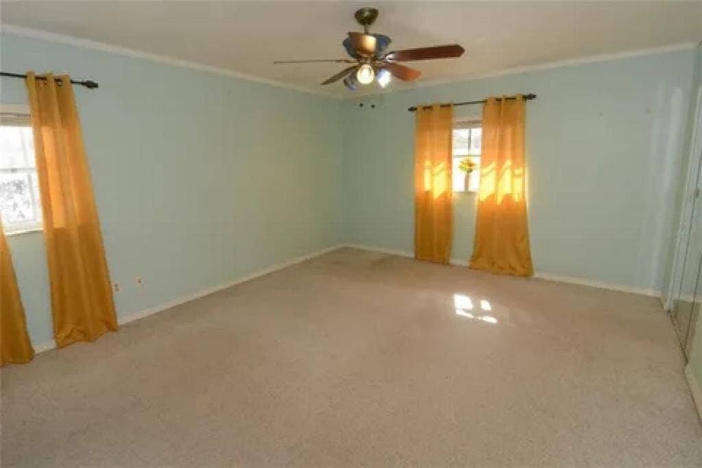 Masters bedroom for rent in Oviedo