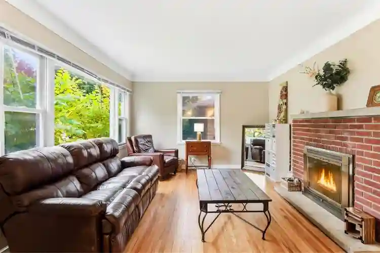 Cozy minutes from down town