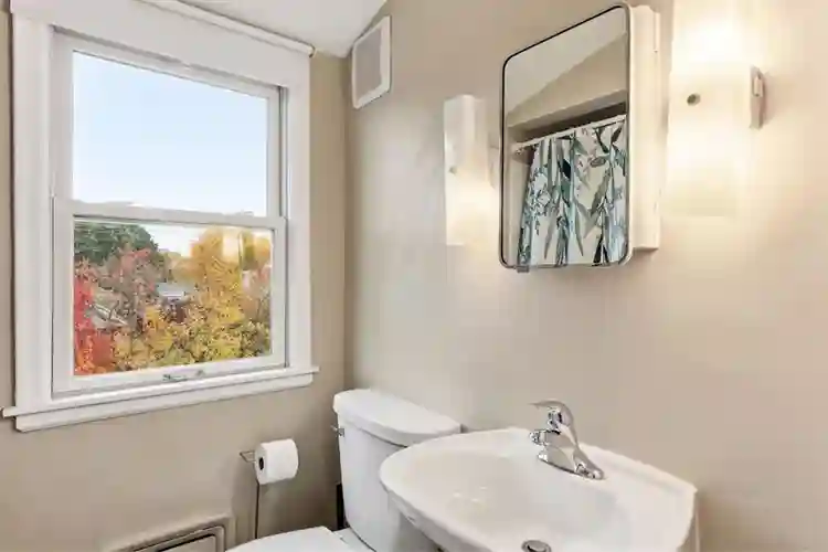 Cozy minutes from down town