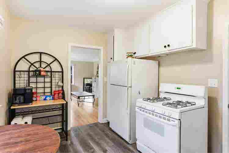 Cozy  minutes from down town