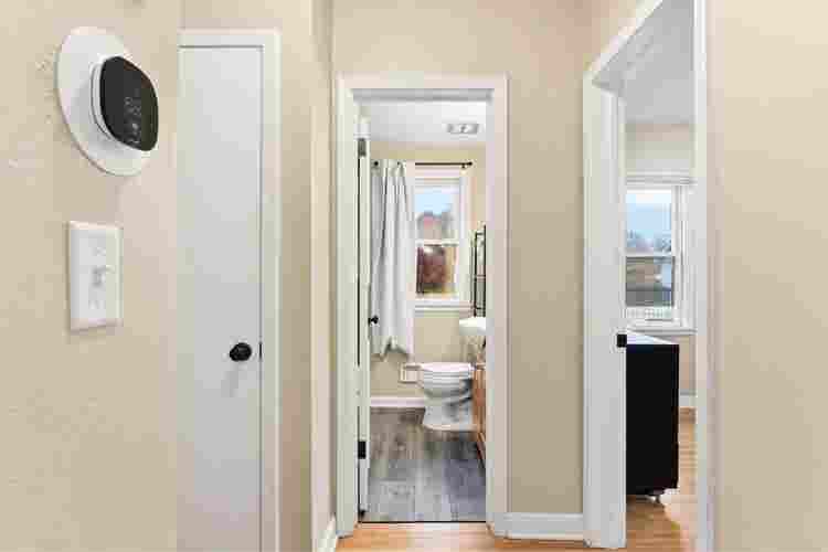 Cozy  minutes from down town