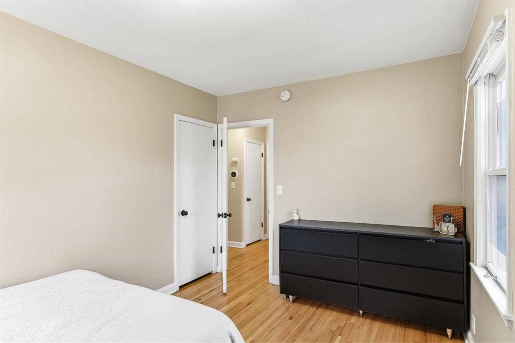 Cozy  minutes from down town