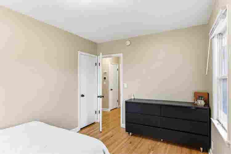 Cozy  minutes from down town