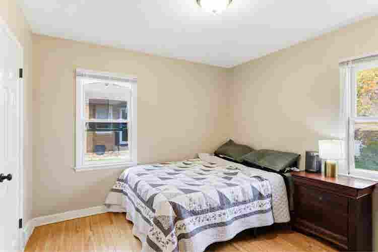 Cozy  minutes from down town