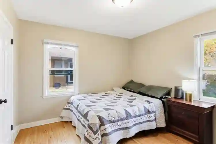 Cozy minutes from down town