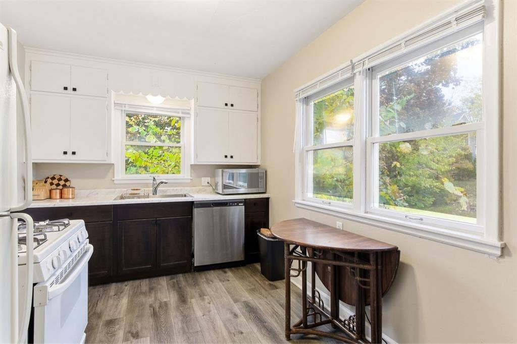 Cozy  minutes from down town