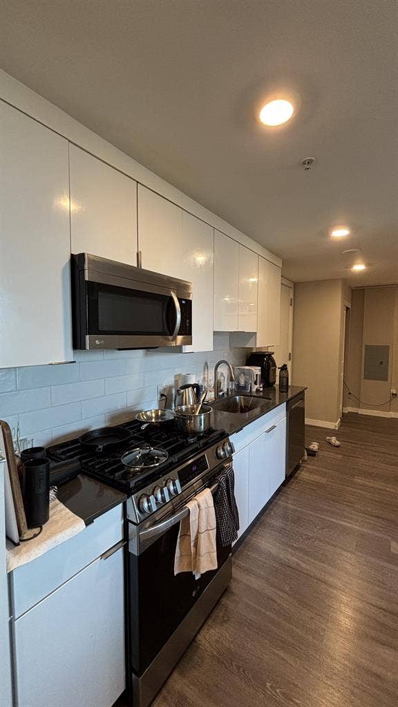 MASTER BEDROOM IN U DISTRICT