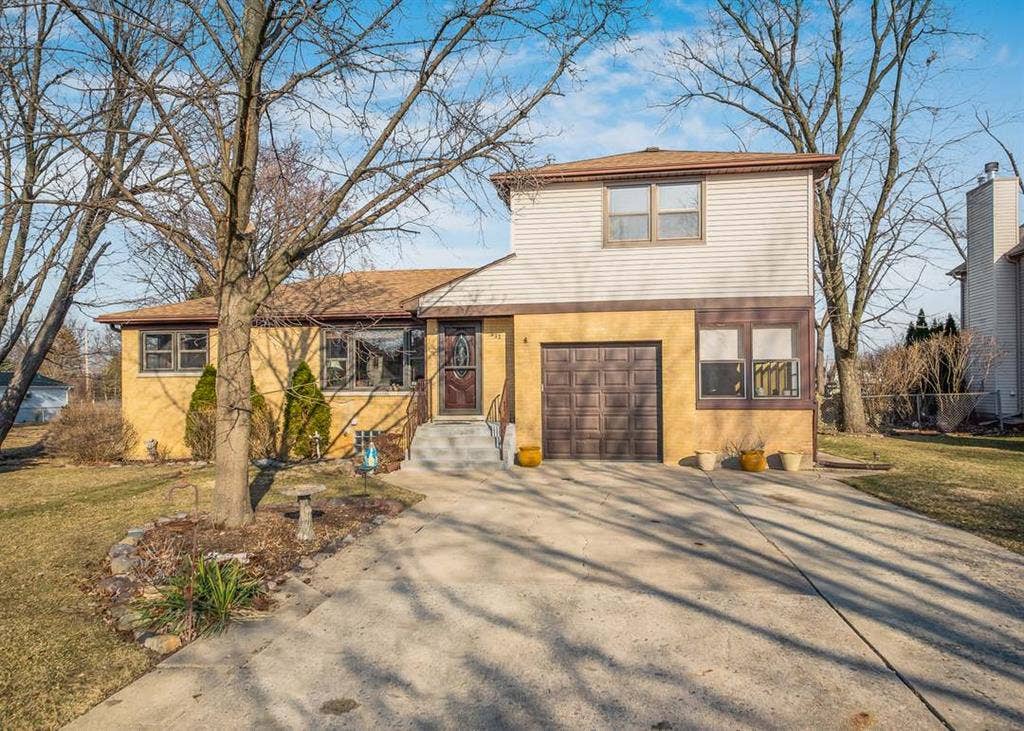 room available w full bath