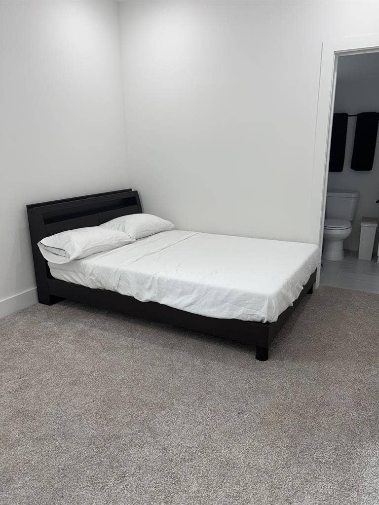 Private Room Near Downtown/ U of H