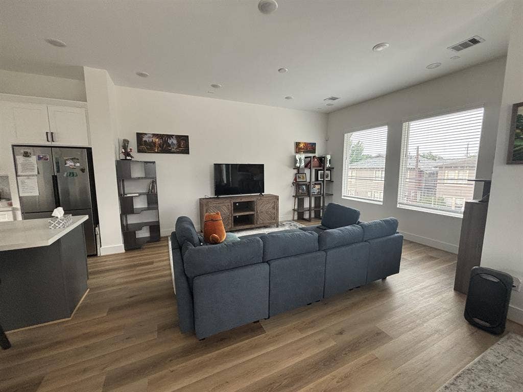 Private Room Near Downtown/ U of H