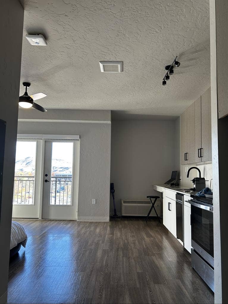 Lease Takeover for Studio