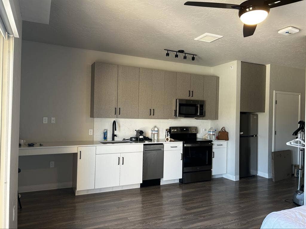 Lease Takeover for Studio