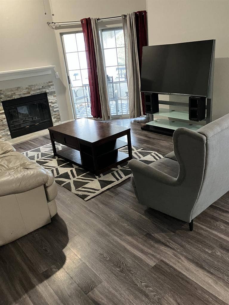 $ Room + pvt. bath - NW/Domain