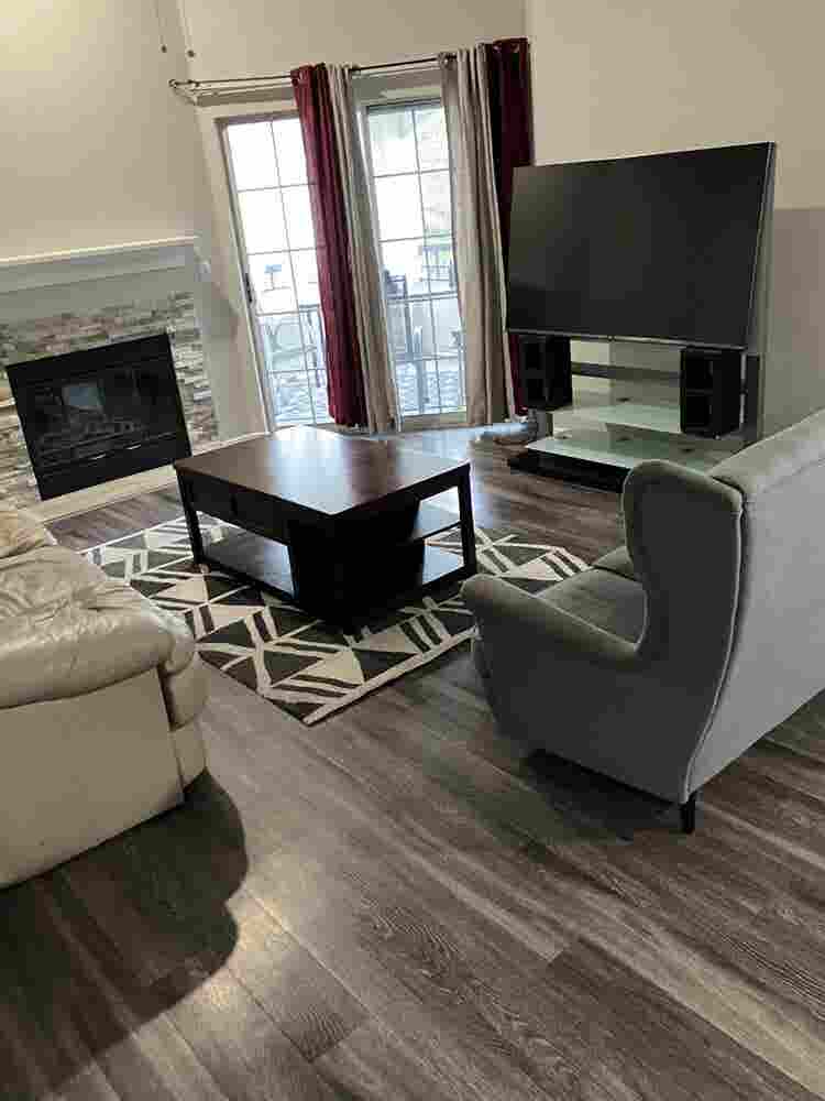 $ Room + pvt. bath - NW/Domain