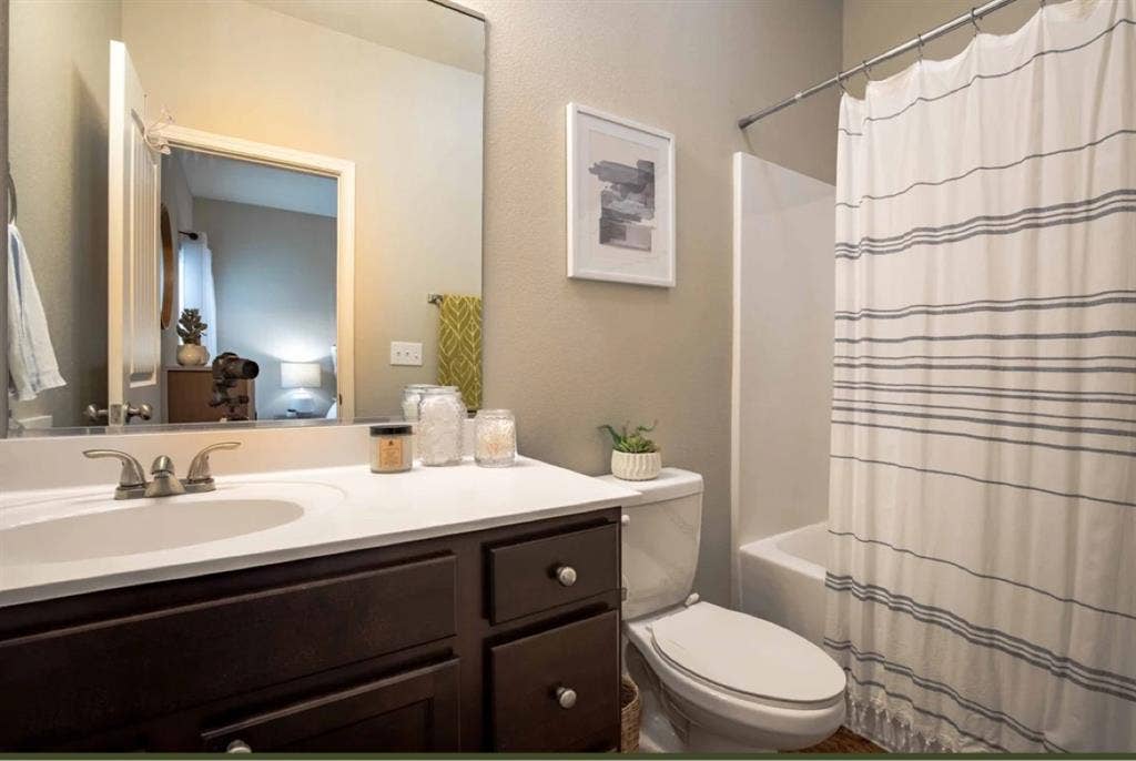 SUBLEASING PRIVATE ROOM/BR NOW!!!