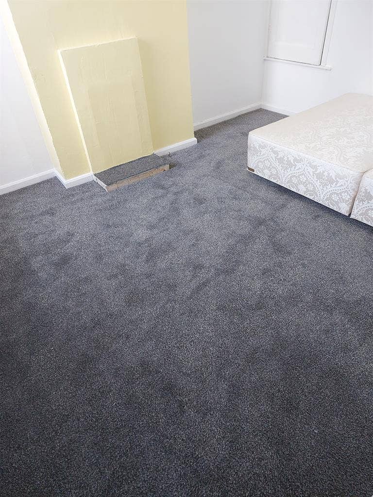 Double room available to rent