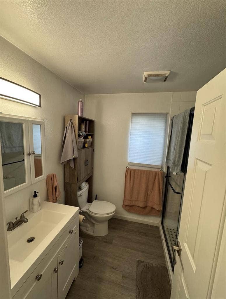 Looking for a female roommate!