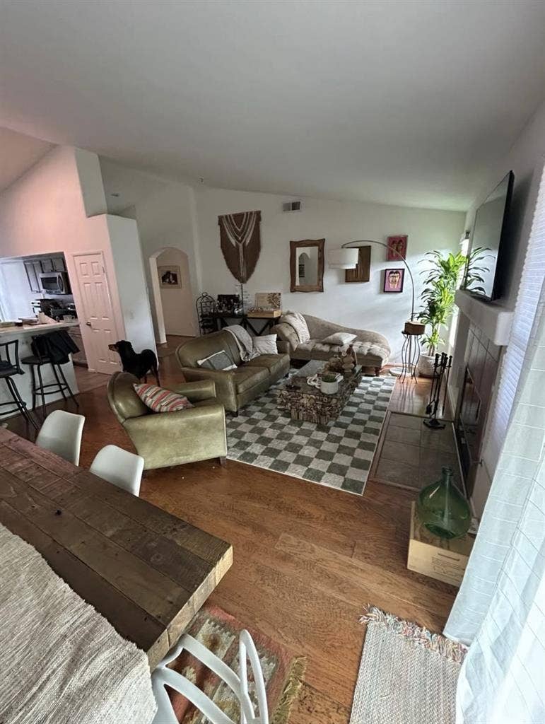 Looking for a female roommate!