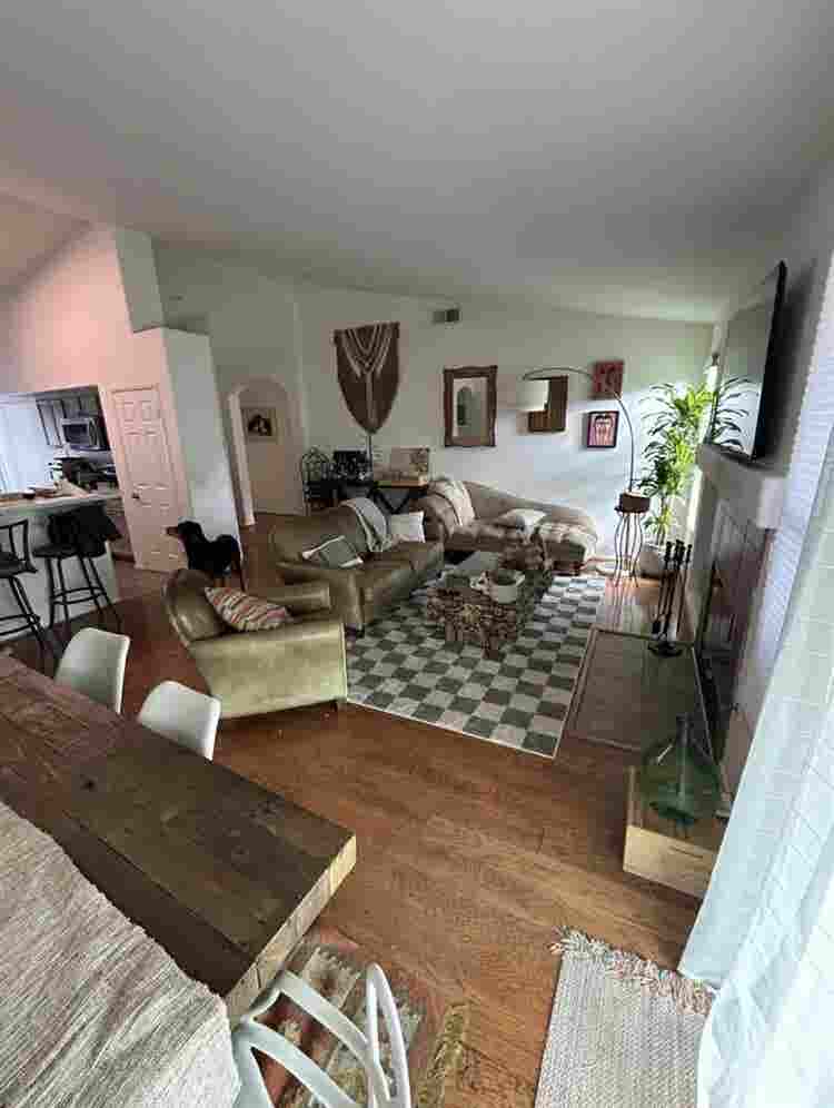 Looking for a female roommate!