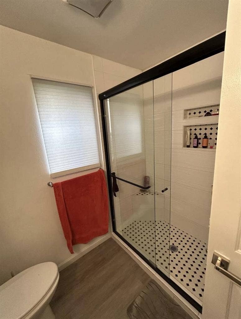 Looking for a female roommate!