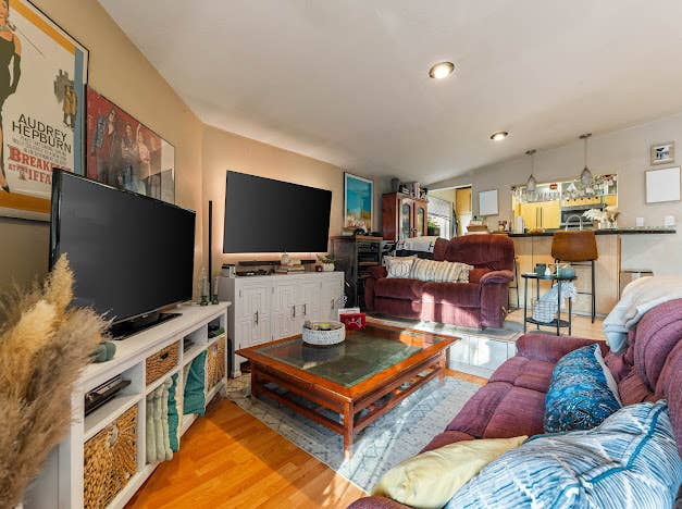 Private room with bathroom Burbank