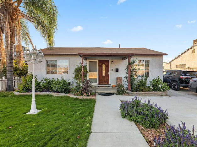 Private room with bathroom Burbank