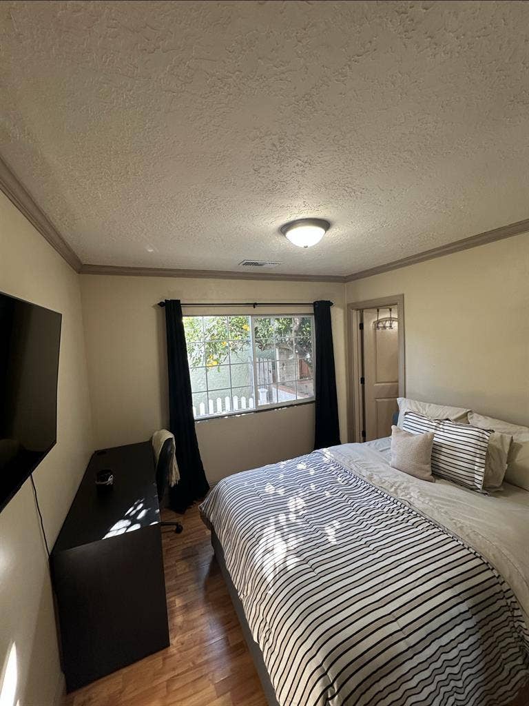 Private room with bathroom Burbank