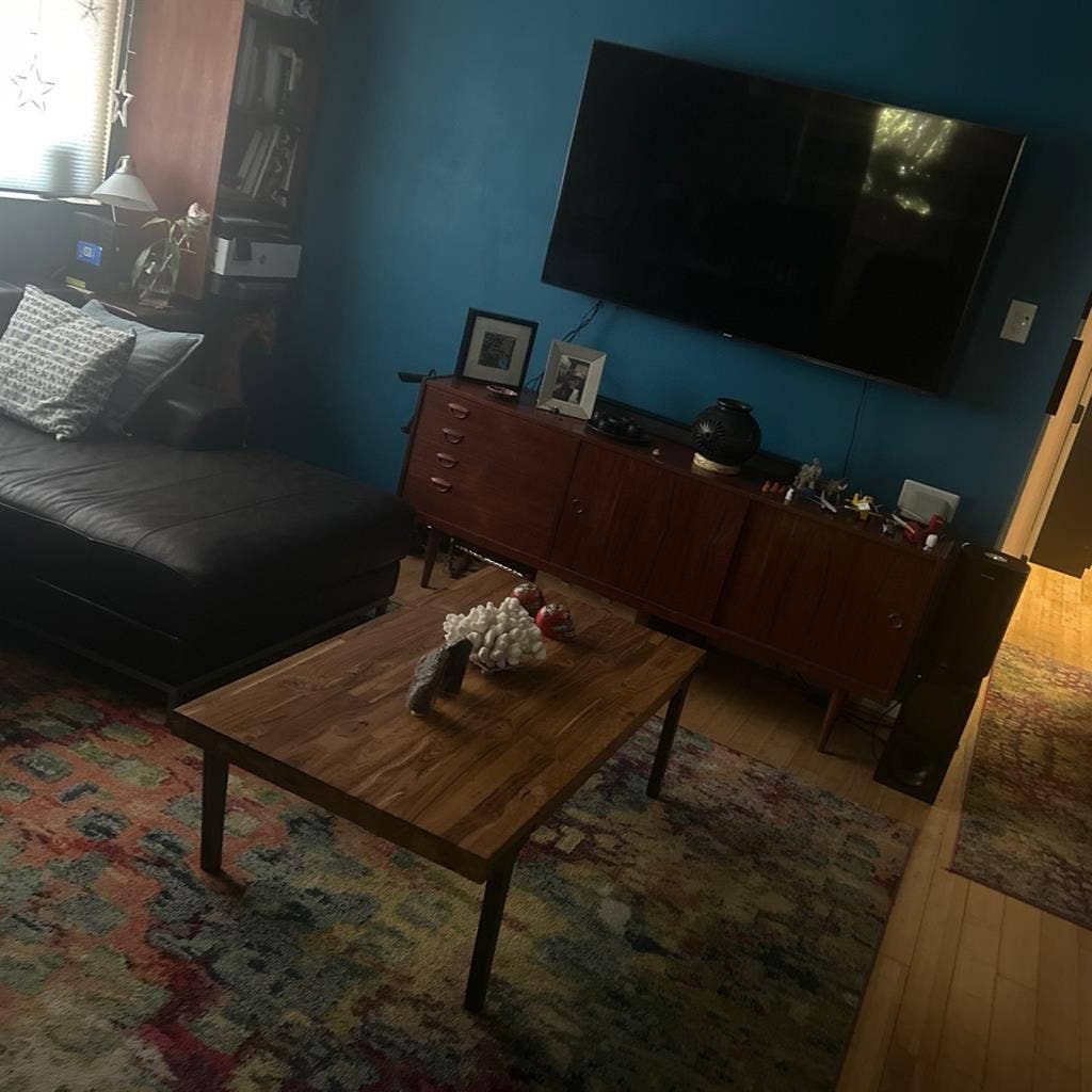 Nice room near Marquee & Walmart